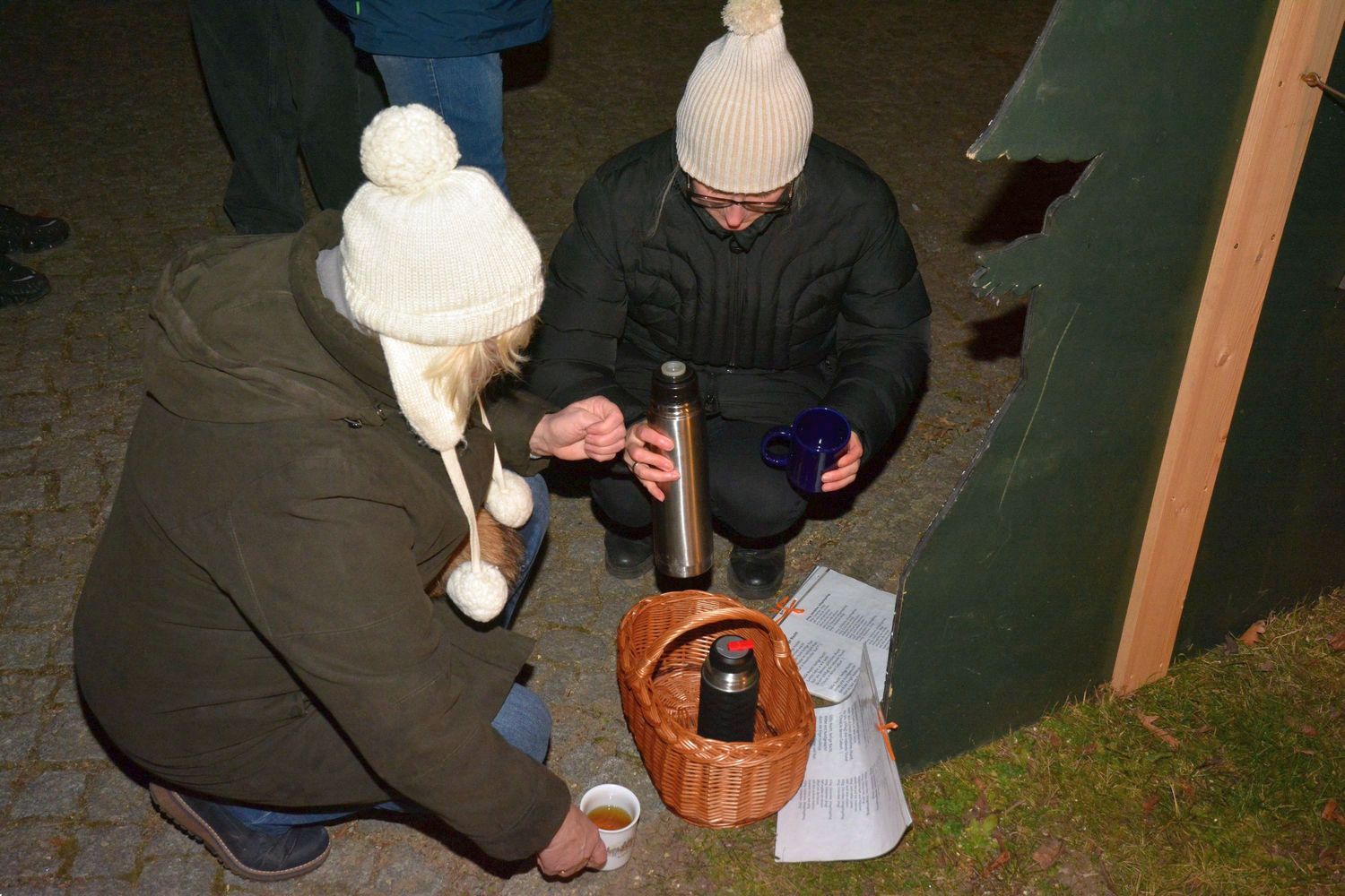 Singen unter dem Weihnachtsbaum 3