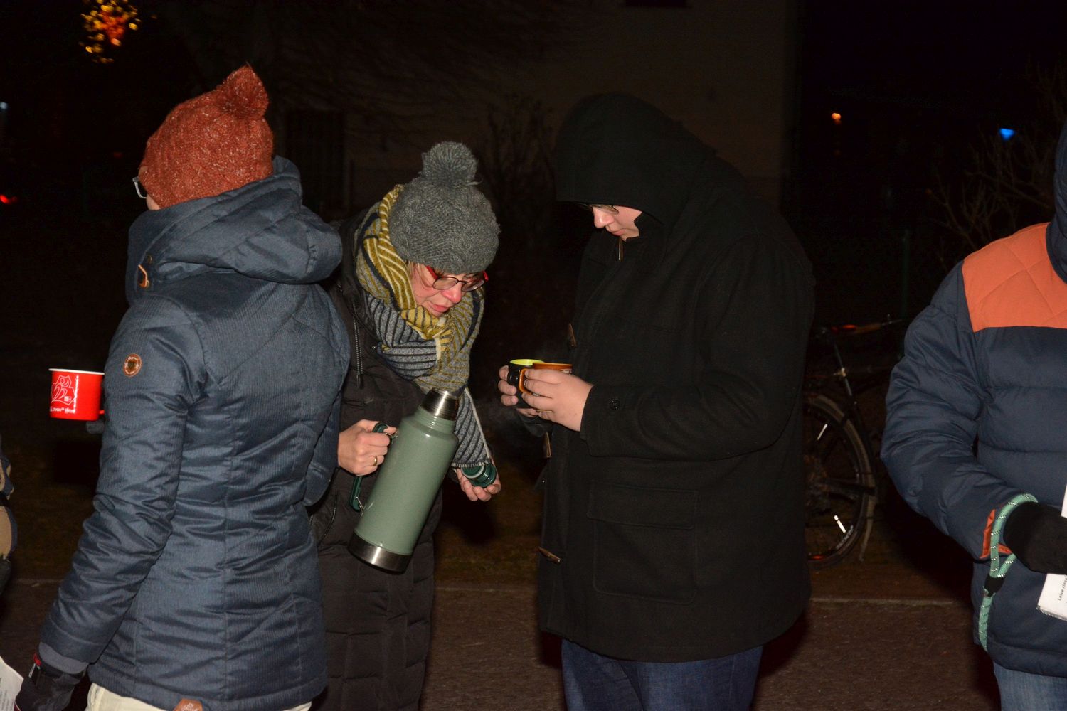 Singen unter dem Weihnachtsbaum 4