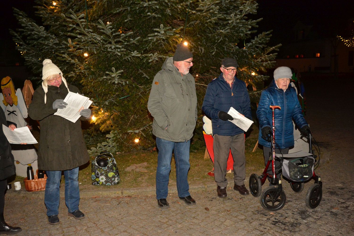 Singen unter dem Weihnachtsbaum 6